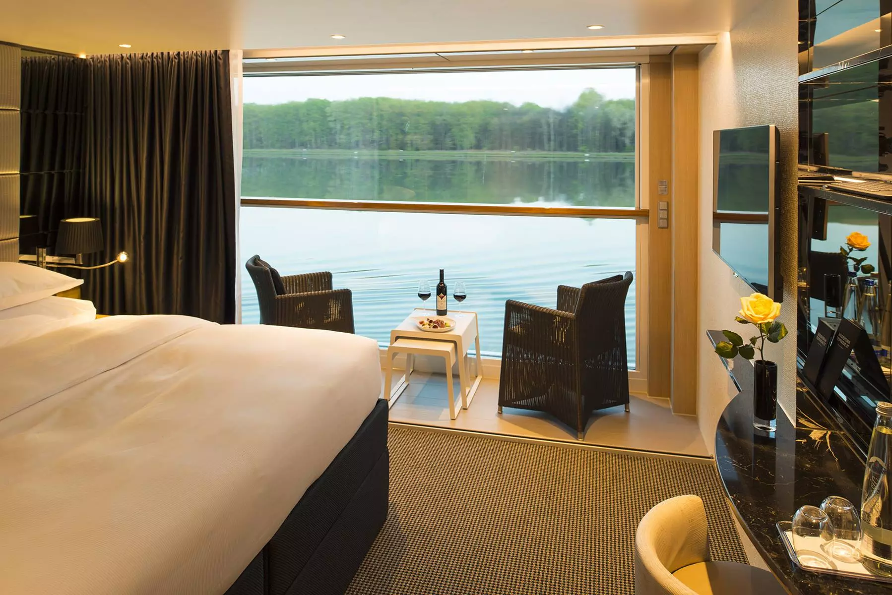 Deluxe Balcony Suite – [BD]