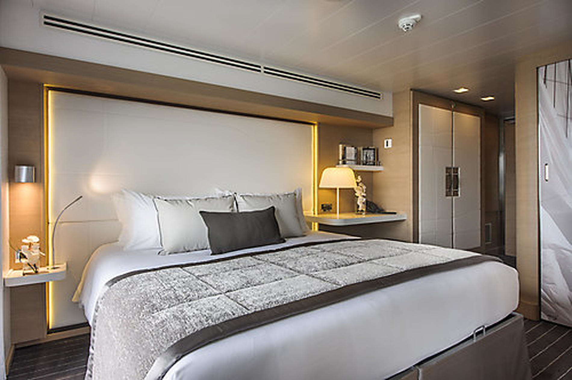 Deluxe Stateroom – [D]