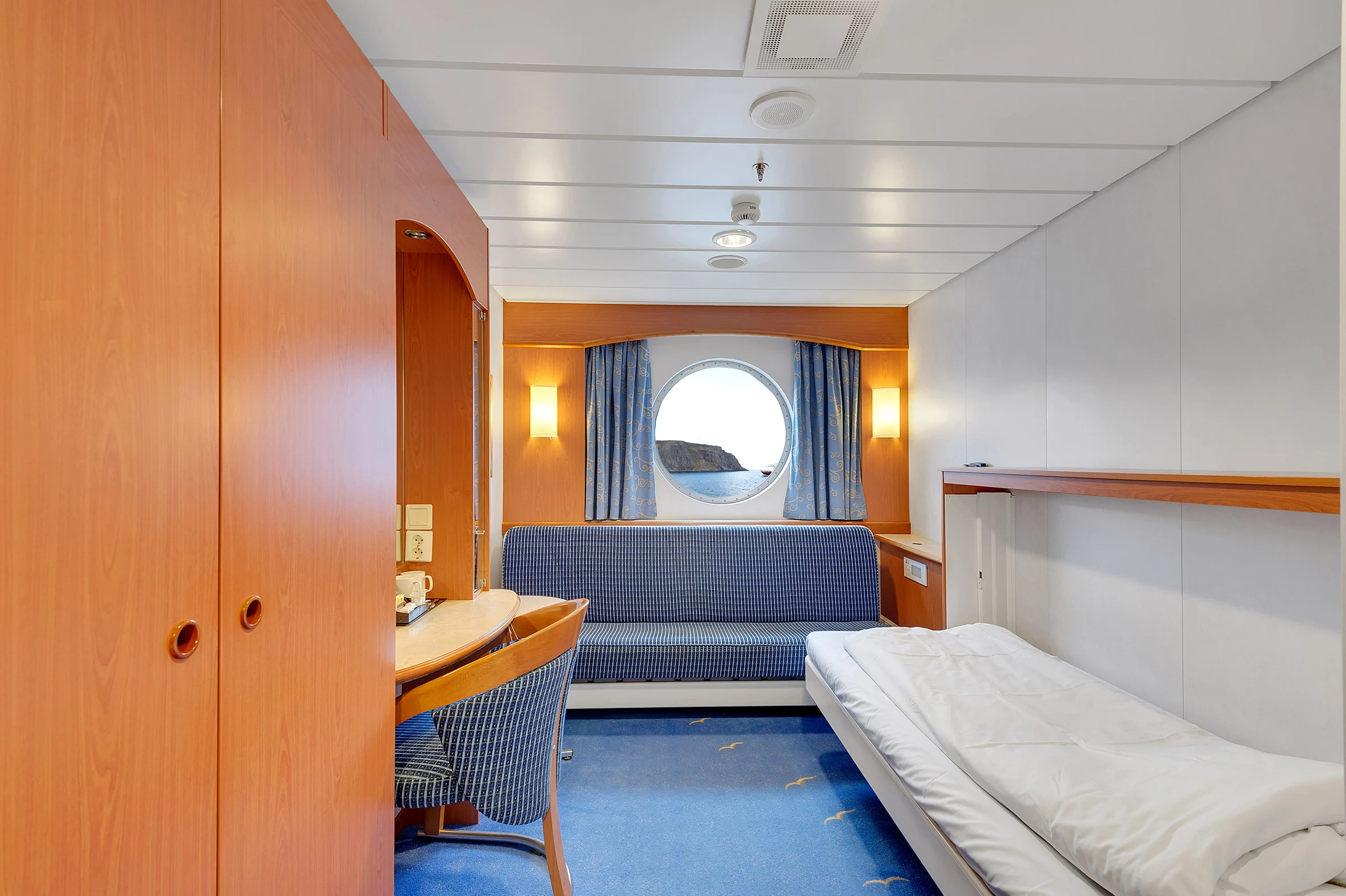 Unspecified Arctic Superior Outside Cabin – [USPB]